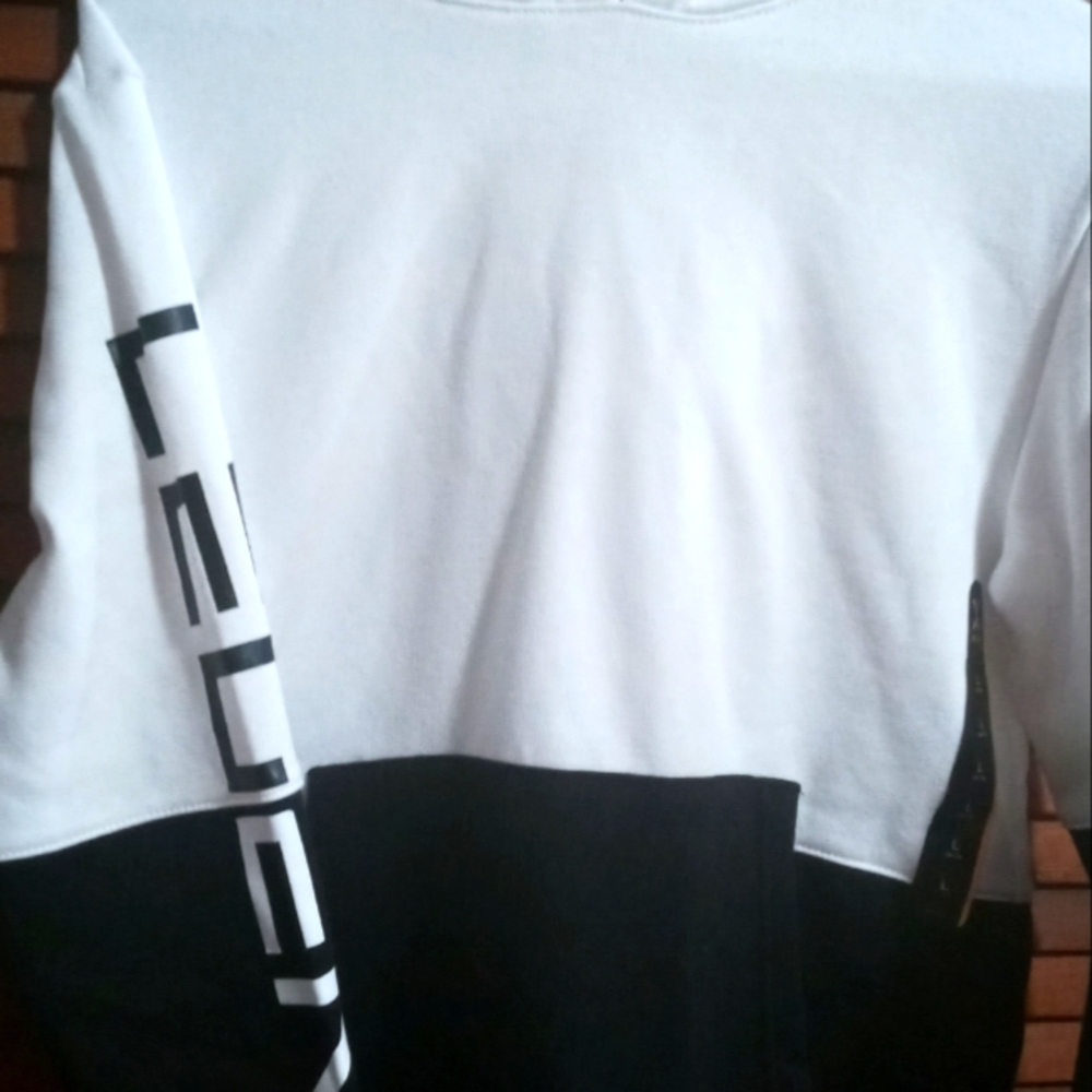 Xersion pullover, Black and White